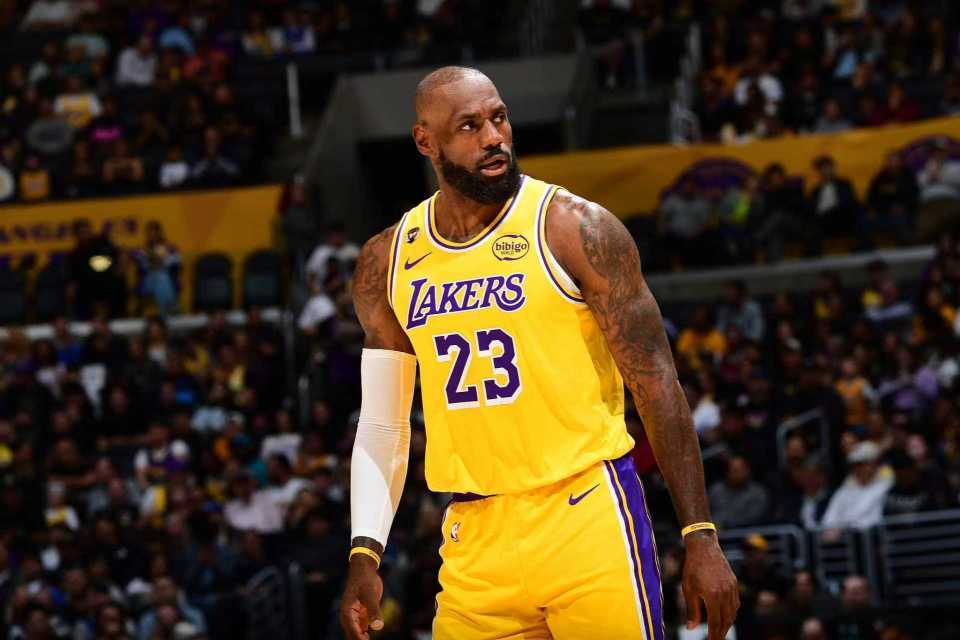 中欧体育直播-詹姆斯29+9+6湖人爆冷惨负黄蜂 东契奇39分三球30+11+9三分